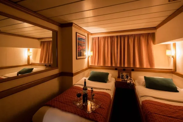 Motorsailer Panorama Cabins