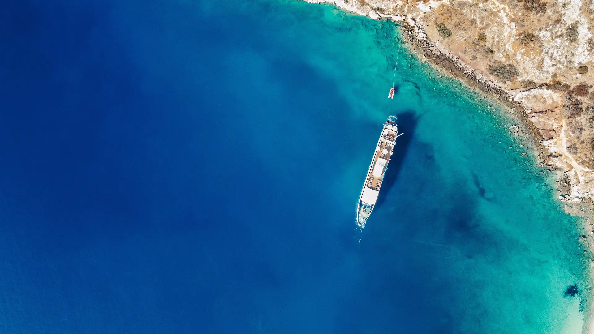 Harmony G motor yacht at anchor