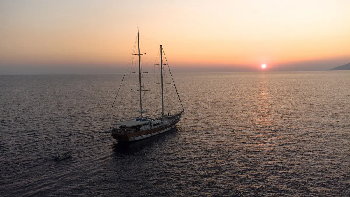 Larin Su under sail