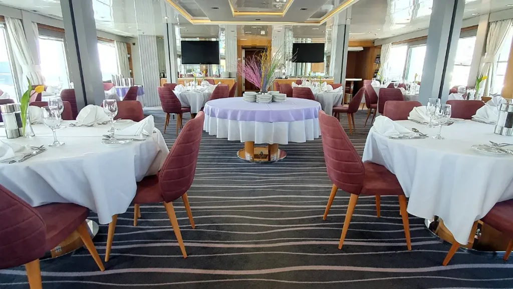 Dining Area, M/Y Variety Voyager