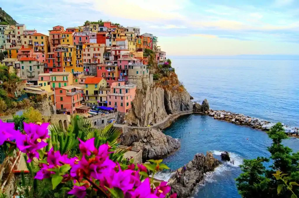 zebby-italy-8266783_1920-1024x678 Italy Sicily, the Amalfi Coast and the Aeolian Islands offer some of the most dramatic sailing in the Mediterranean, with extraordinary culture and cuisine at every anchorage.