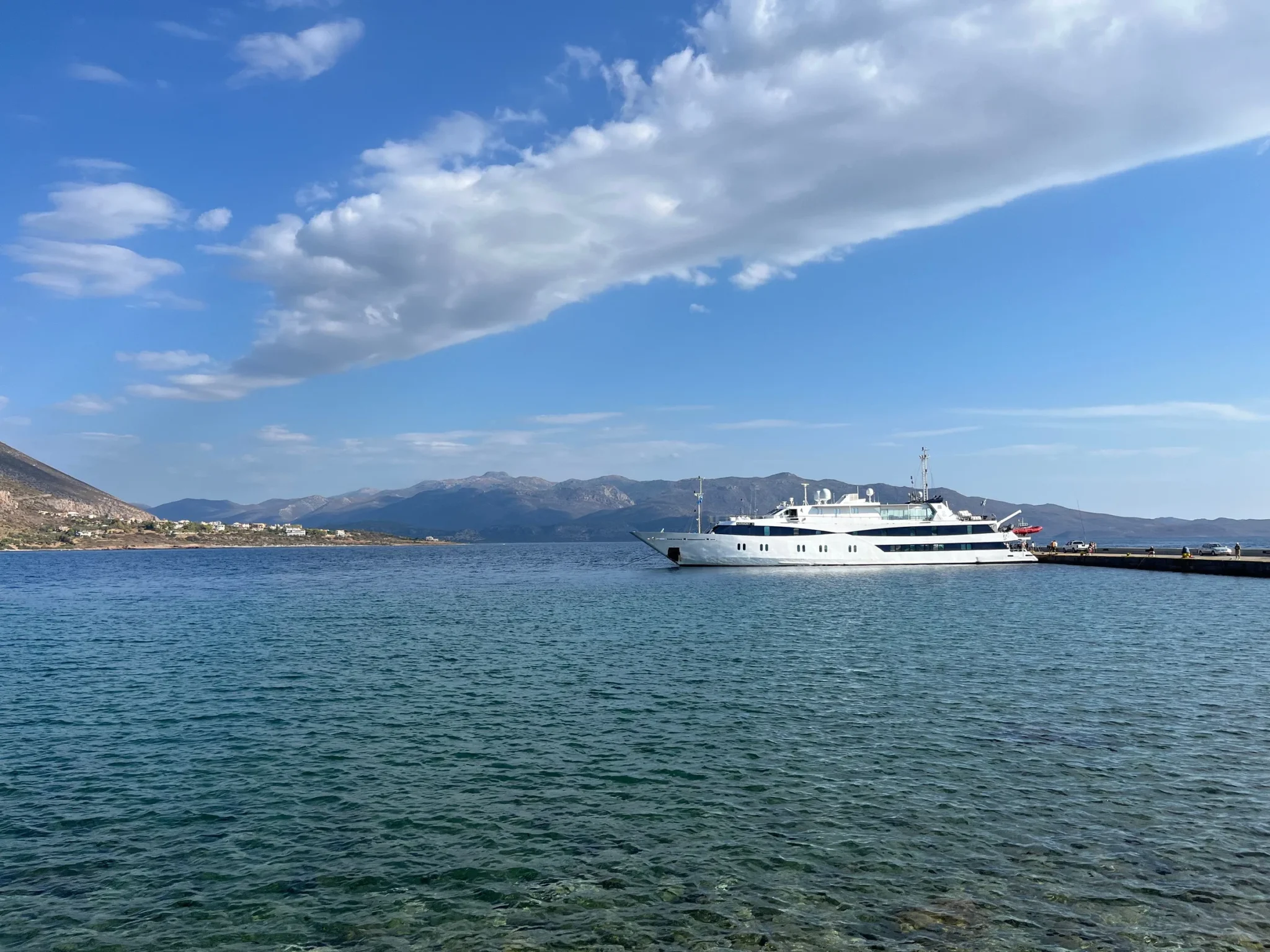 M/Y Harmony V at sea