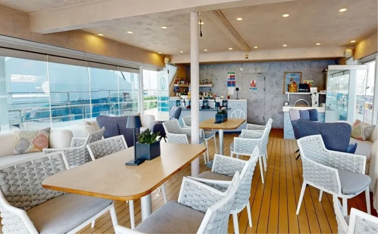 Main lounge on M/Y Harmony V