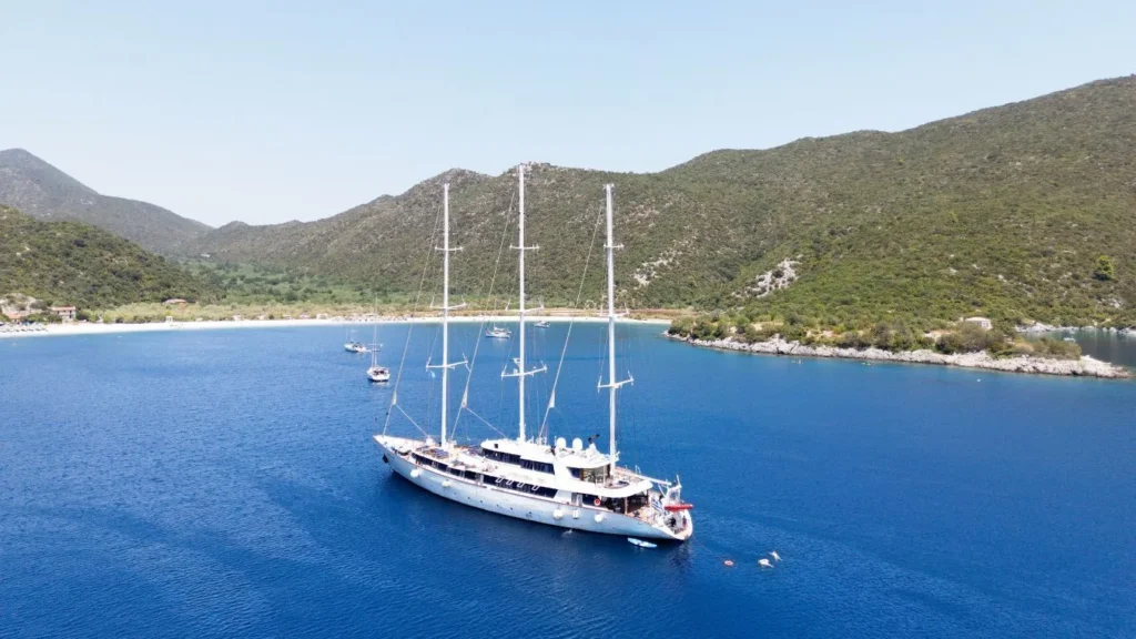M/S Panorama under sail along the coast