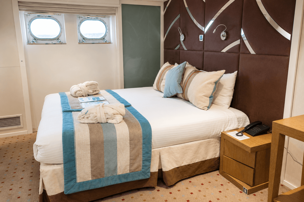 Category B, M/Y Variety Voyager